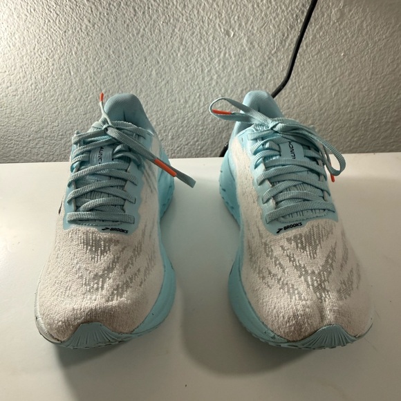 Brooks launch 11 Women's Athletic Shoes - White and Light Blue - Picture 4 of 10